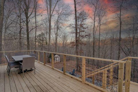 4BR Lake Cumberland Cabin | Hot Tub, Near Boat Ramps