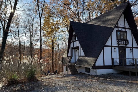 4BR Lake Cumberland Cabin | Hot Tub, Near Boat Ramps
