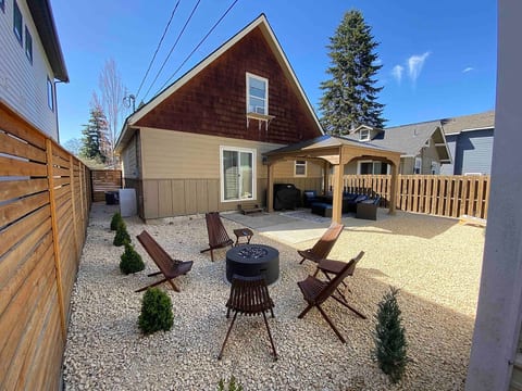 Charming Sanders Beach House! image 1