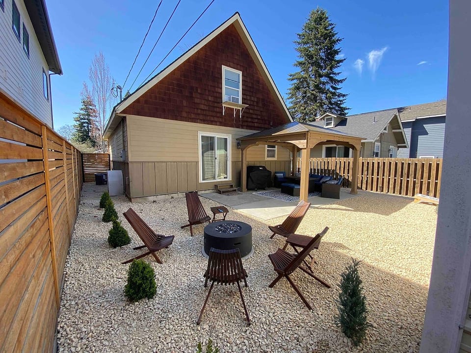 Charming Sanders Beach House! image 1