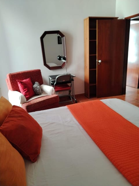 Apartment near Feira da Ladra & Alfama