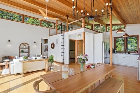 Architectural Mountaintop Retreat | Shenandoah image 4