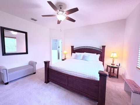 Coastal Crown! 15 Min to Beach Pet Friendly