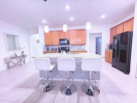 Coastal Crown! 15 Min to Beach Pet Friendly