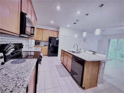 Coastal Crown! 15 Min to Beach Pet Friendly