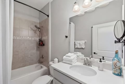 Saltwater Heated Pool Home | No Extra fee | Fenced