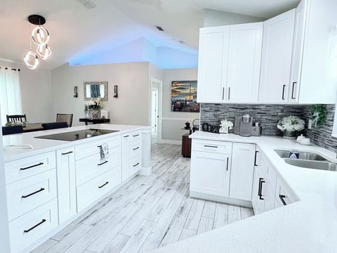 Shell-B-Good Firepit | Bikes| Ping Pong| Luxury 15 min. Beach