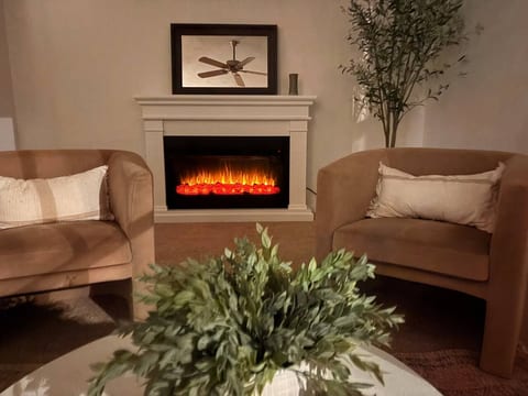 Pool Home, Fireplace, Videogames - 8 Miles Beach