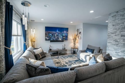 Riverfront Luxury Stay |NO EXTRA FEES