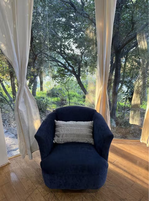 Nature Oasis in Hollywood Hills with Lake View