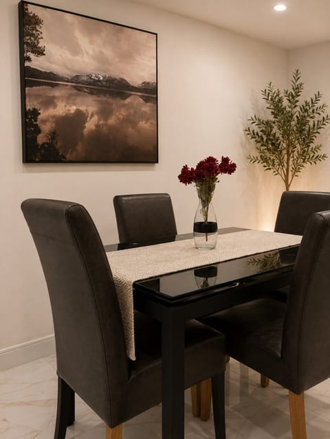 Cozy getaway 2 bedrooms 2 baths in Laval image 4