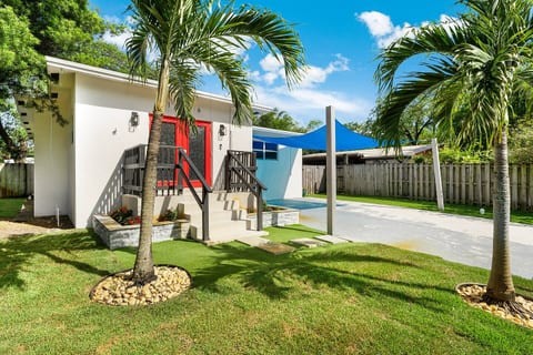 Family & Pet Friendly Retreat Under the Oaks