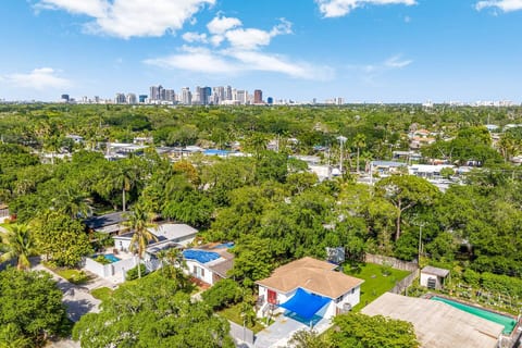 Family & Pet Friendly Retreat Under the Oaks