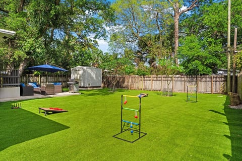 Family & Pet Friendly Retreat Under the Oaks