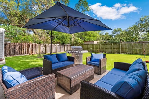 Family & Pet Friendly Retreat Under the Oaks
