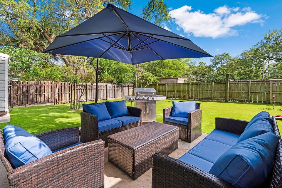 Family & Pet Friendly Retreat Under the Oaks - Fort Lauderdale