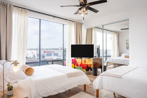 Bedroom with 2 Queen Beds