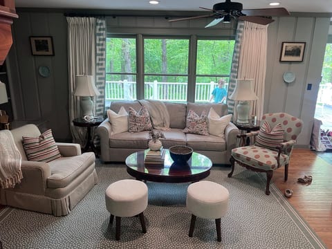 Walk Everywhere! Charming On-Campus Sewanee Home image 4