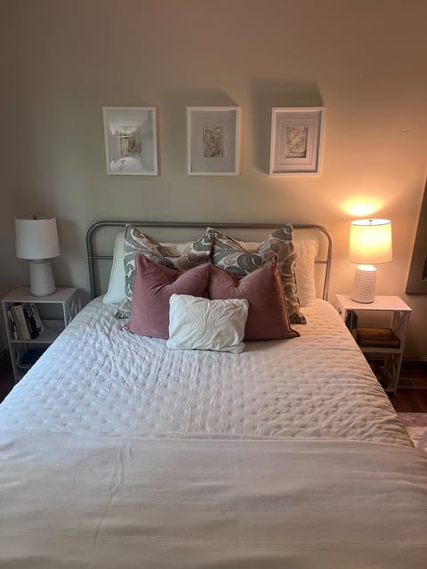 Walk Everywhere! Charming On-Campus Sewanee Home image 5