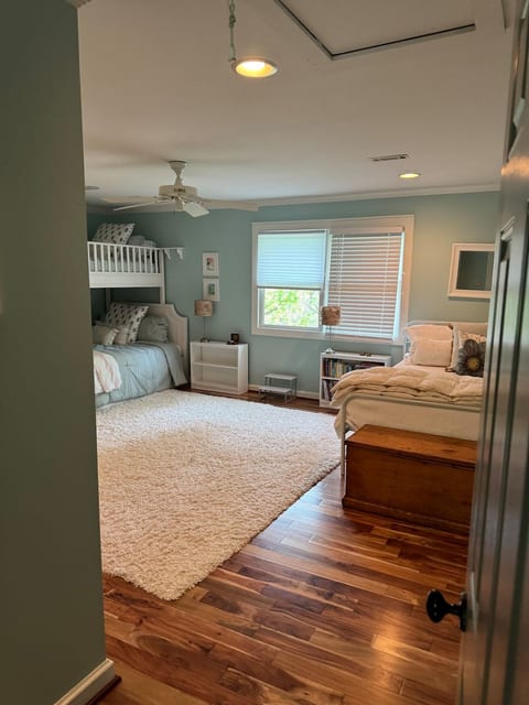 Walk Everywhere! Charming On-Campus Sewanee Home image 2