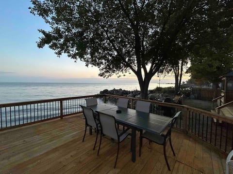 It does not get any better!
Imagine lakefront dining on your own private deck overlooking Lake Erie with your friends and family.
Making memories!