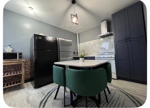 7bed/huge rooms/high ceiling/free parking