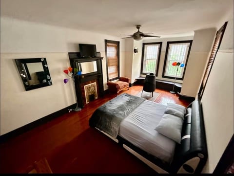 7bed/huge rooms/high ceiling/free parking