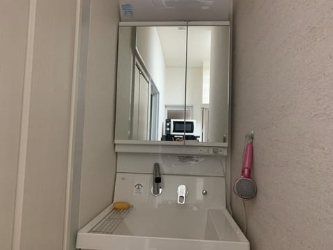 Entire house, 3 stations available, Kansai Airport direct limousine bus, fun house