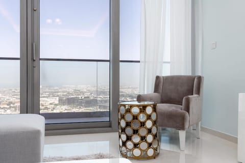2-Bed Luxury Apartment in Paramount Midtown