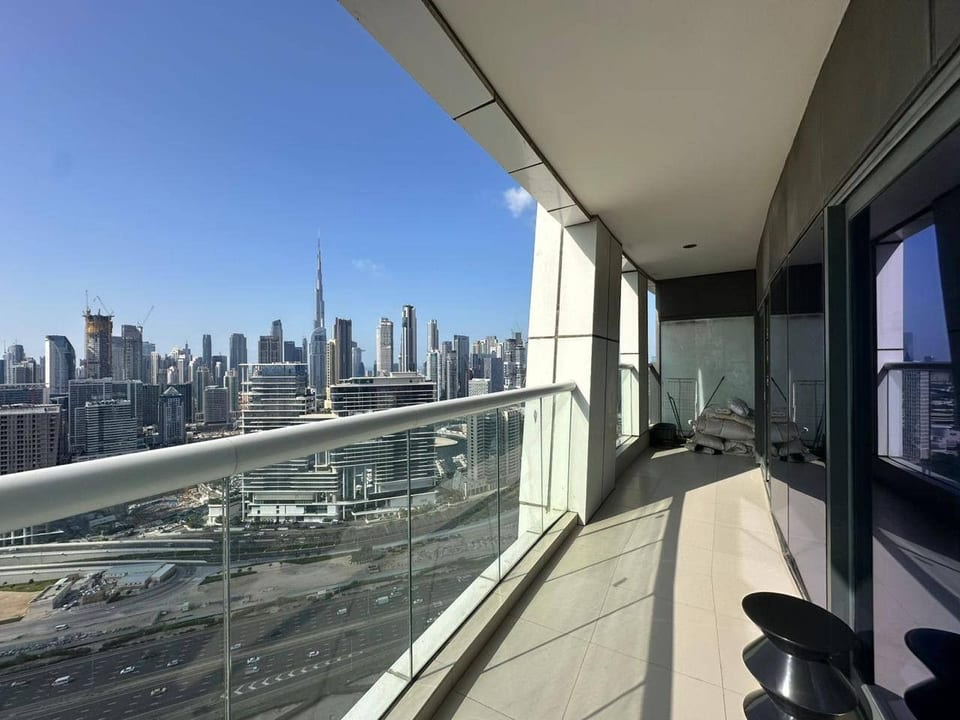 1BR with Burj Khalifa View in Paramount Hotel - Dubai