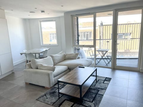 Broadway Market & London Fields | Modern 2BR