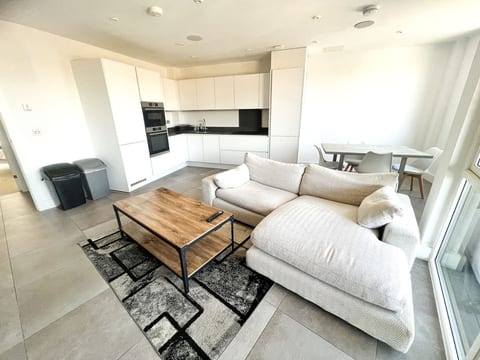 Broadway Market & London Fields | Modern 2BR