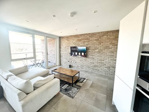 Broadway Market & London Fields | Modern 2BR
