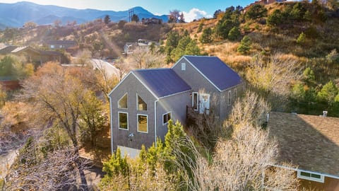 Red Rocks Retreat●Hot Tub●Mtn Views●Trails●Central