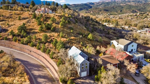 Red Rocks Retreat●Hot Tub●Mtn Views●Trails●Central