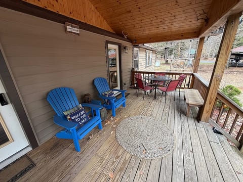 Multi-family lakeside cabin - Brantingham Lake