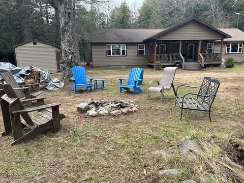 Multi-family lakeside cabin - Brantingham Lake image 1
