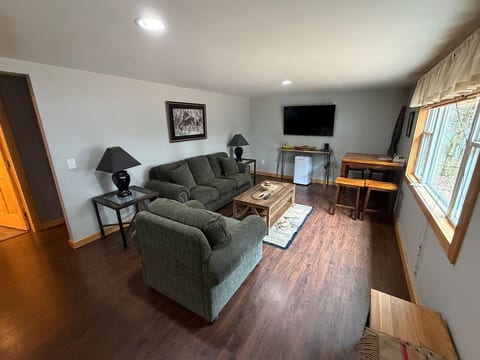 Multi-family lakeside cabin - Brantingham Lake