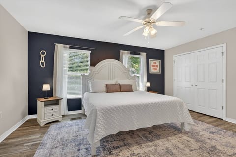 2BR King Suite- 2 Miles to Beach- Family Friendly