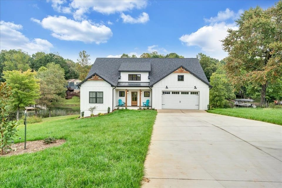Smith Mountain Lake Retreat image 1