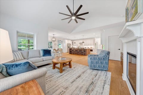 Smith Mountain Lake Retreat image 2