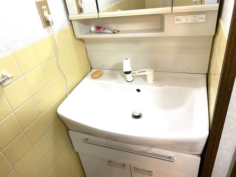 This is a private house that can accommodate 8 people, located between Osaka and Kyoto