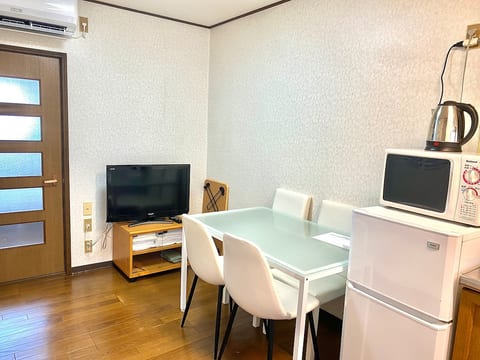 This is a private house that can accommodate 8 people, located between Osaka and Kyoto