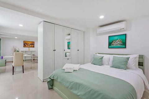 Hilltop Studio | Pool | 5 Min to Walking Street