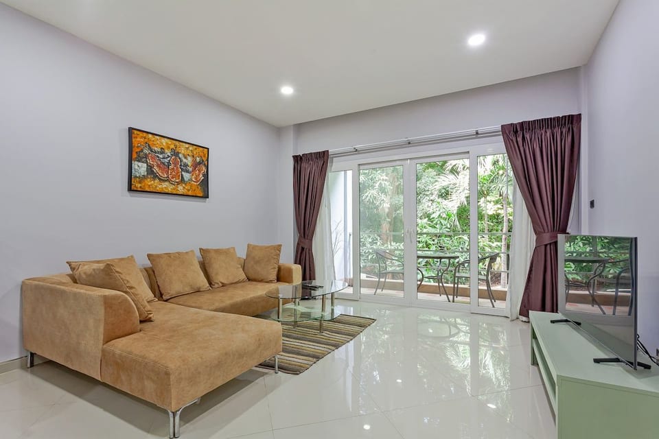 Garden View 1 Bedroom Apartment - Pratumnak Hill image 1