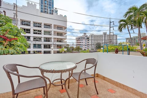 Cosy Apartment with Pool Access - Pratumnak Road