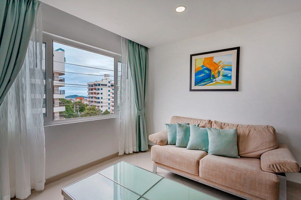 Quality One Bedroom Apartment - Pratumnak Road image 1