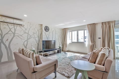 Penthouse - 2-Bed w/ Private Elevator | Pratumnak