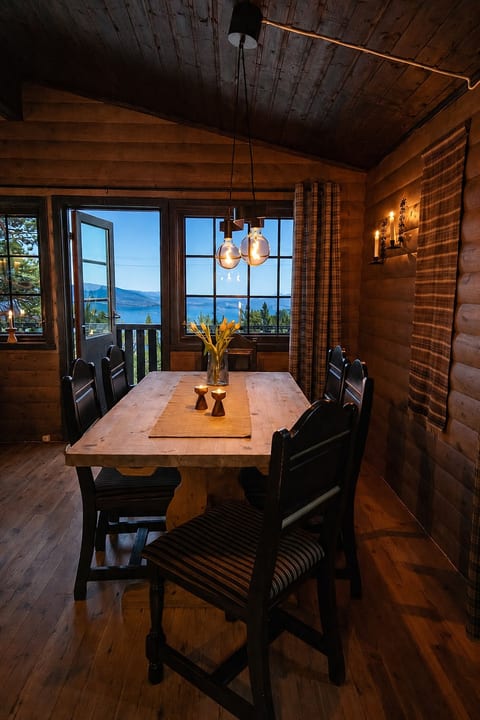 Secluded Cabin | Stunning Views | Hiking & Nature image 3