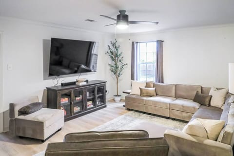 Lake Hamilton Carriage House 5BR|3.5BA Sleeps 17!